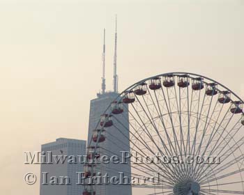 Photograph of Hancock Ferris Wheel from www.MilwaukeePhotos.com (C) Ian Pritchard